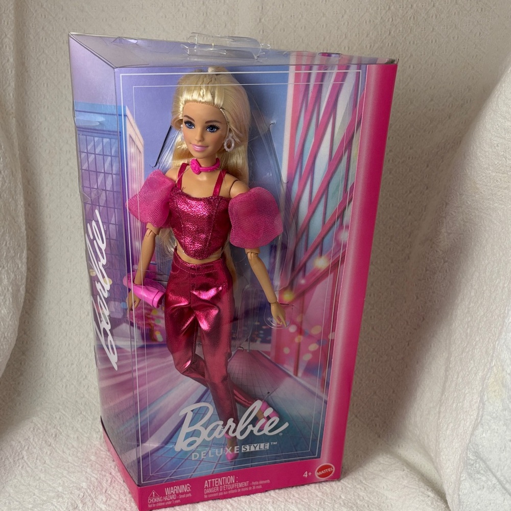 NWT Barbie Deluxe in Sparkling Pink Ensemble